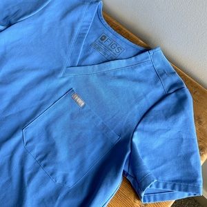 FIGS Women’s Ceil Blue Catarina - One-Pocket Scrub Top - XS